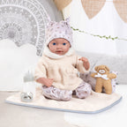 Reborn dúkka 38cm beige föt og teppi