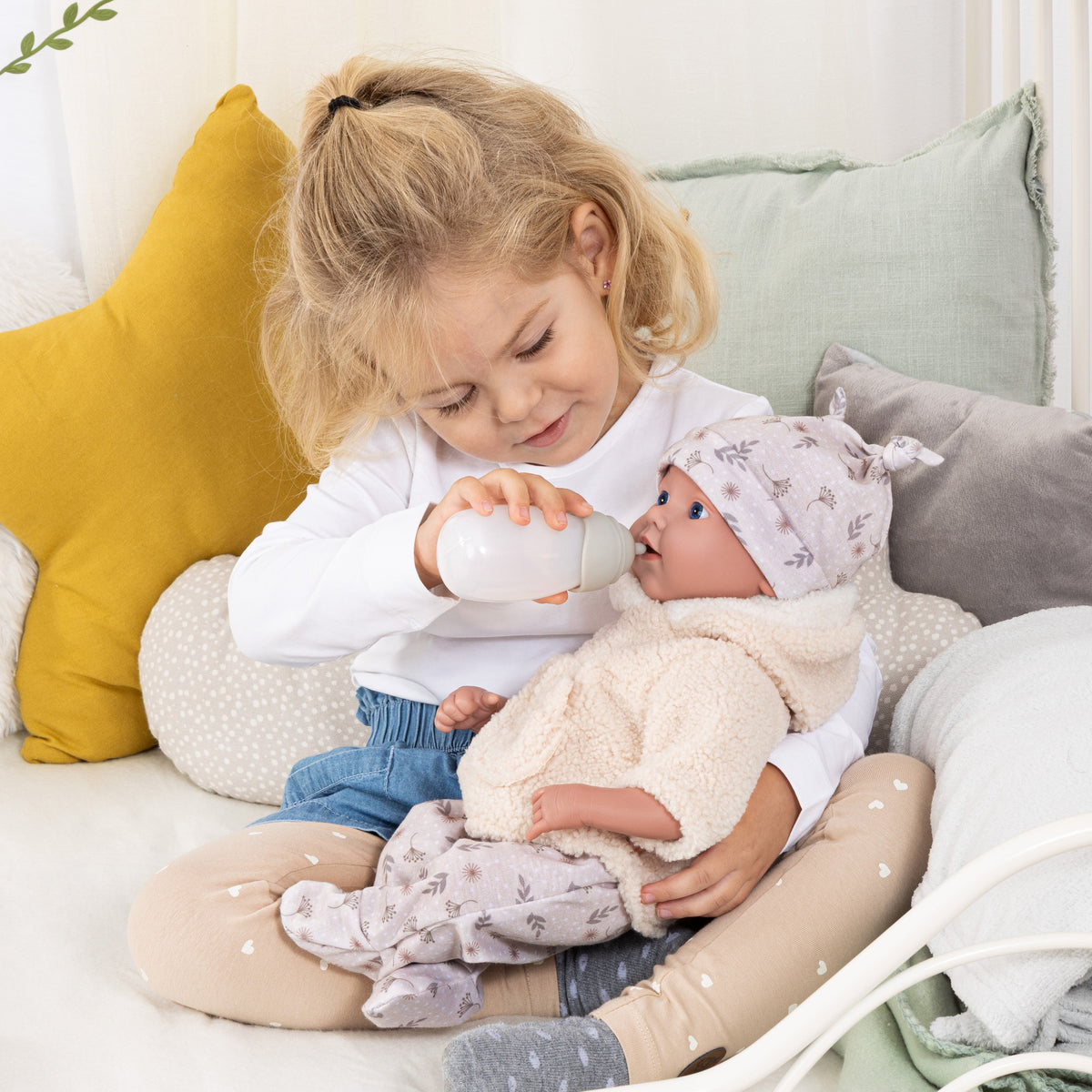 Reborn dúkka 38cm beige föt og teppi