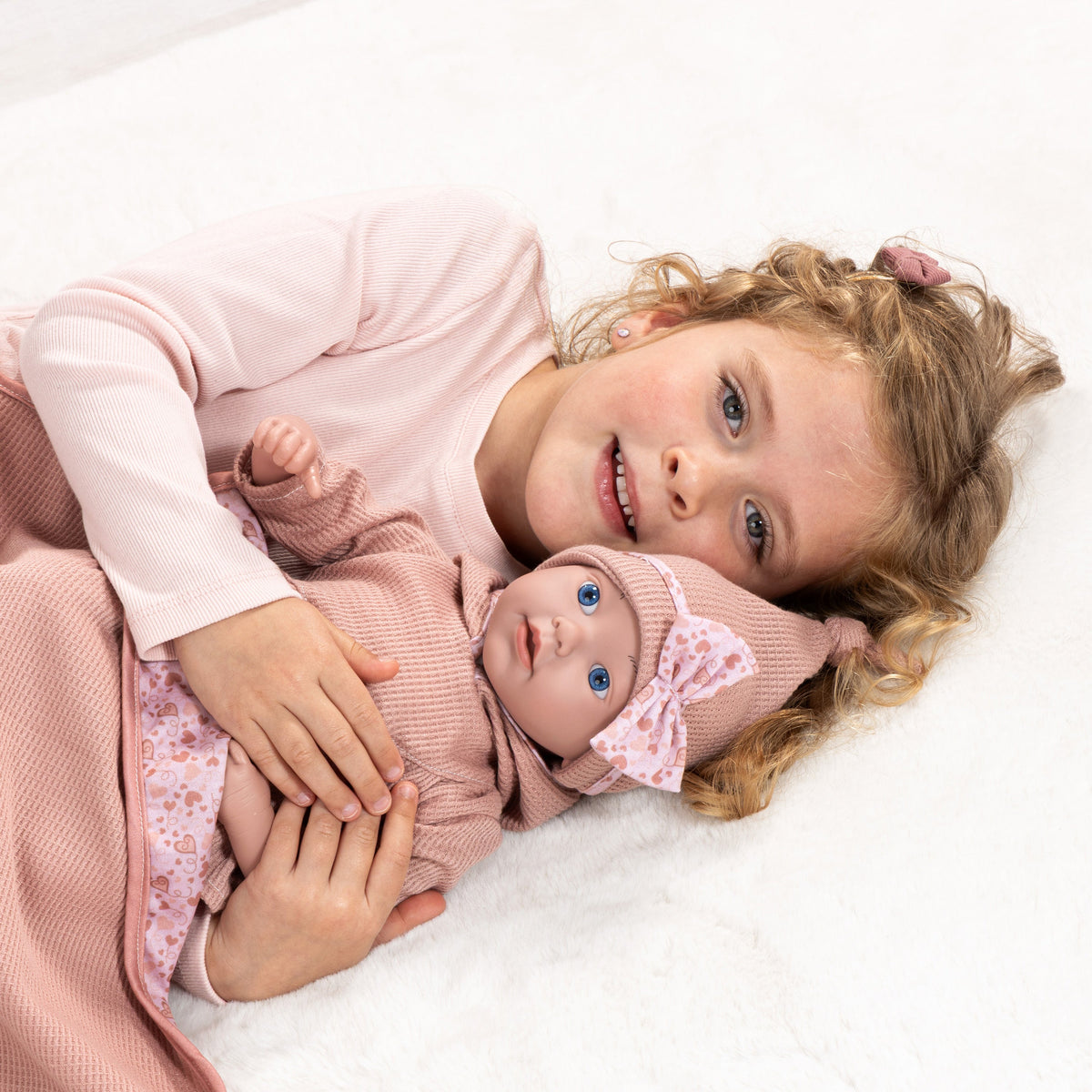 Reborn dúkka 38cm bleik föt og teppi
